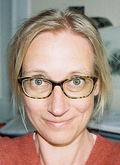  Dr. Julia Ellinghaus